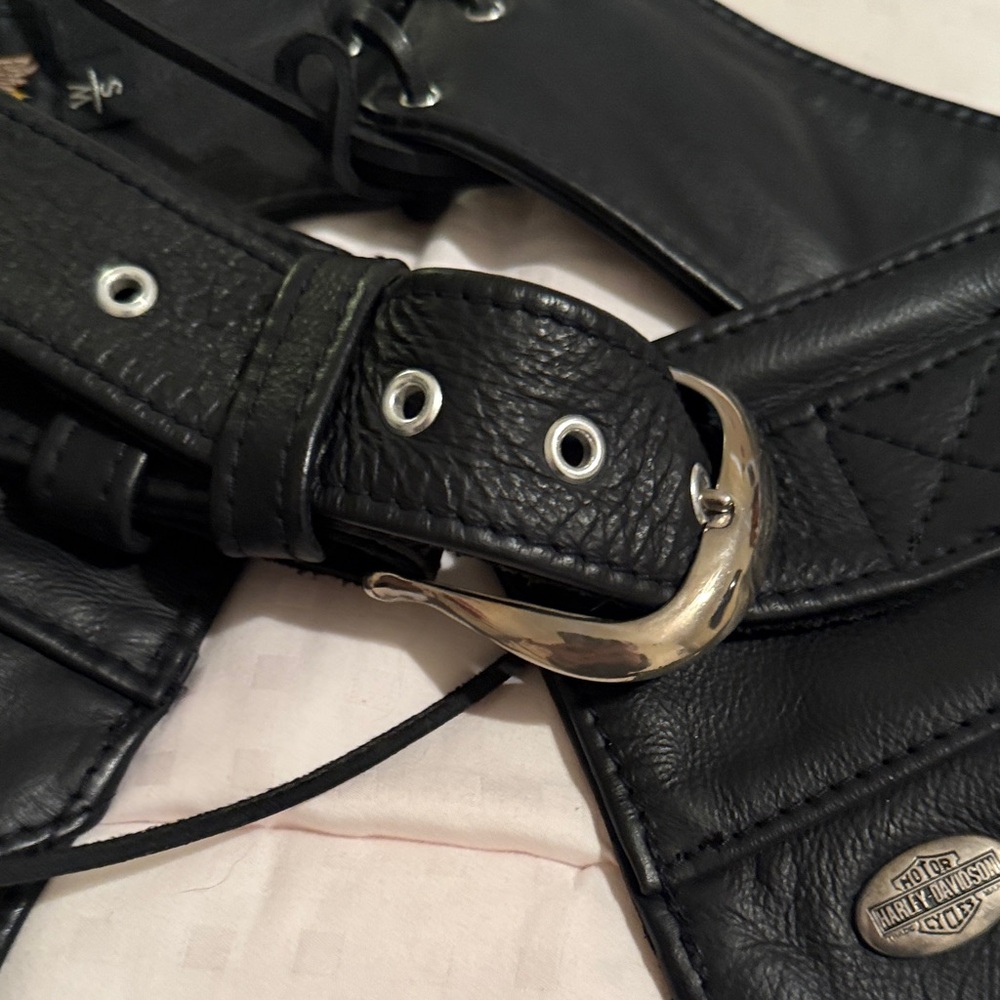 Harley-Davidson Black Leather Gear women’s chaps for riding when it is cold out - Picture 3 of 5